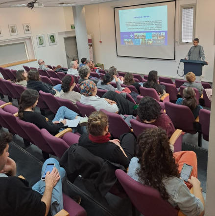 סיור מכון המחקר ליהדות זמננו במכון מורשת - מרכז בינלאומי לתיעוד, לחקר ולהוראת השואה ע"ש מרדכי אנילביץ' מורשת